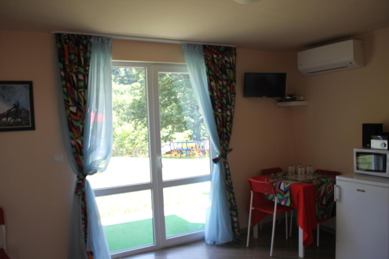 Daskalov Bungalows Chervena Lokva Esterno foto